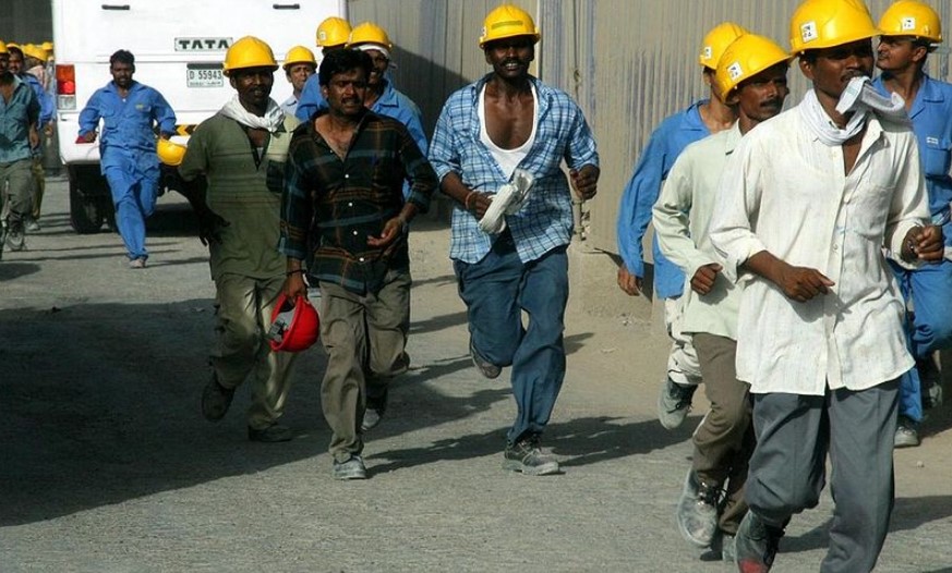 Dubai construction workers Image Imre Solt